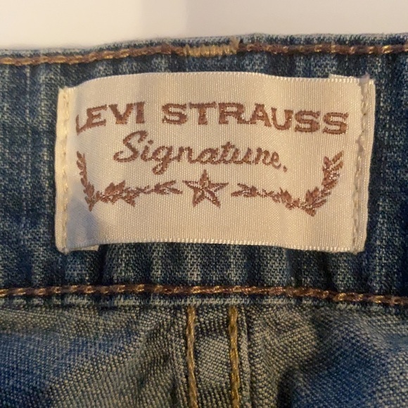 Levi’s Signature cuffed denim shorts - Picture 7 of 8